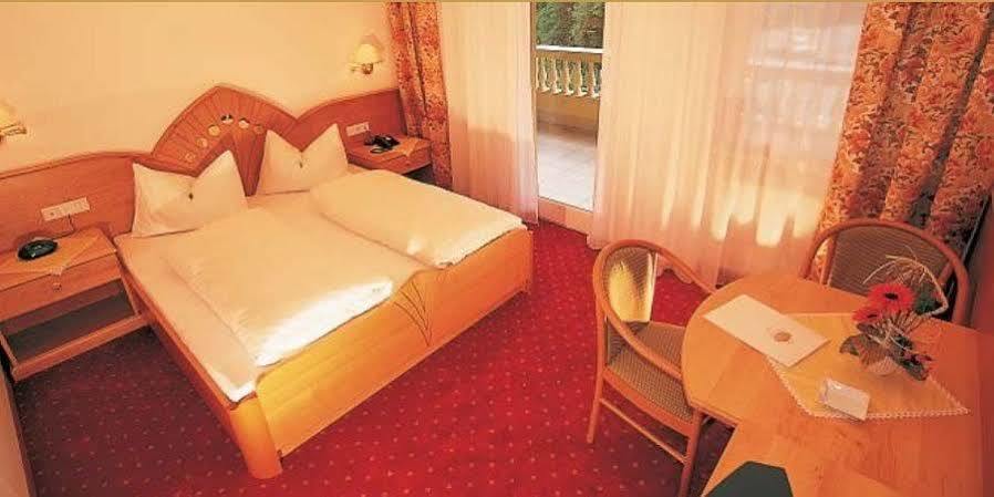 Hotel Maria Theresia Silandro Eksteriør bilde